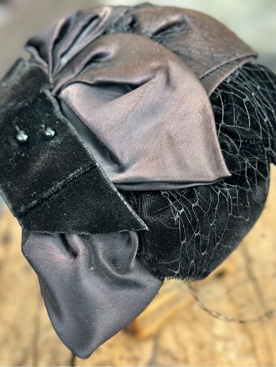Vintage 1950s or 60s Velvet Cocktail Hat Birdcage Veil Satin Bow Fascinator main image 4